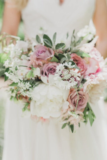 wedding party bride with bouquet